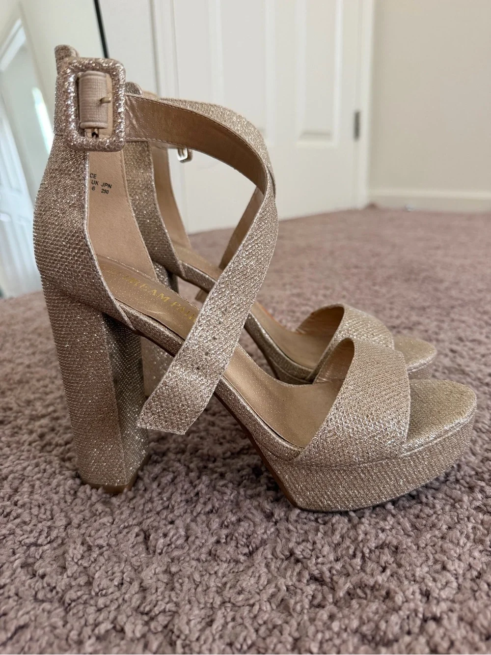 Dream Pairs sparkling platform